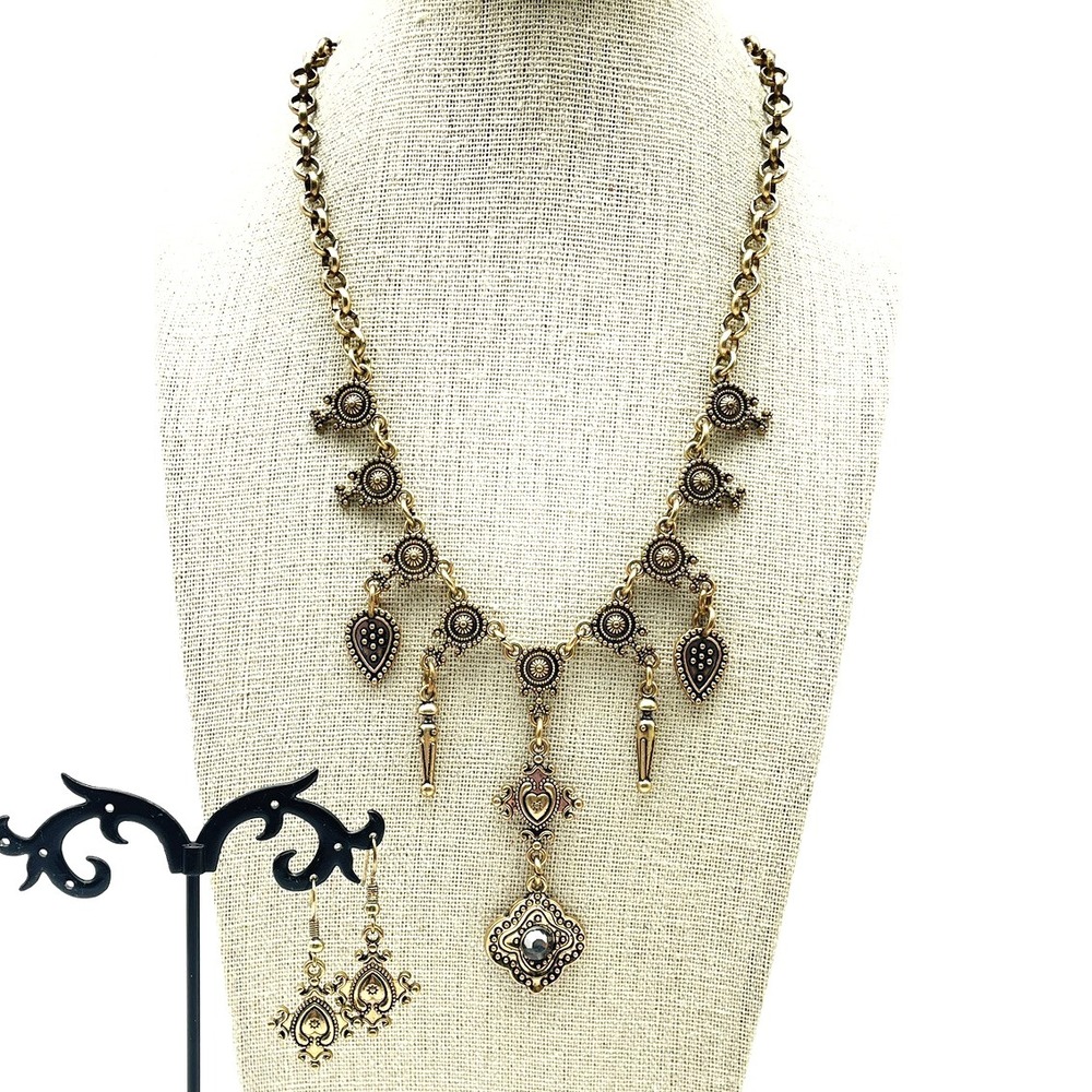 Vintage Gold Tone Rhinestone Jewelry Set Necklace Earrings Dangle Statement